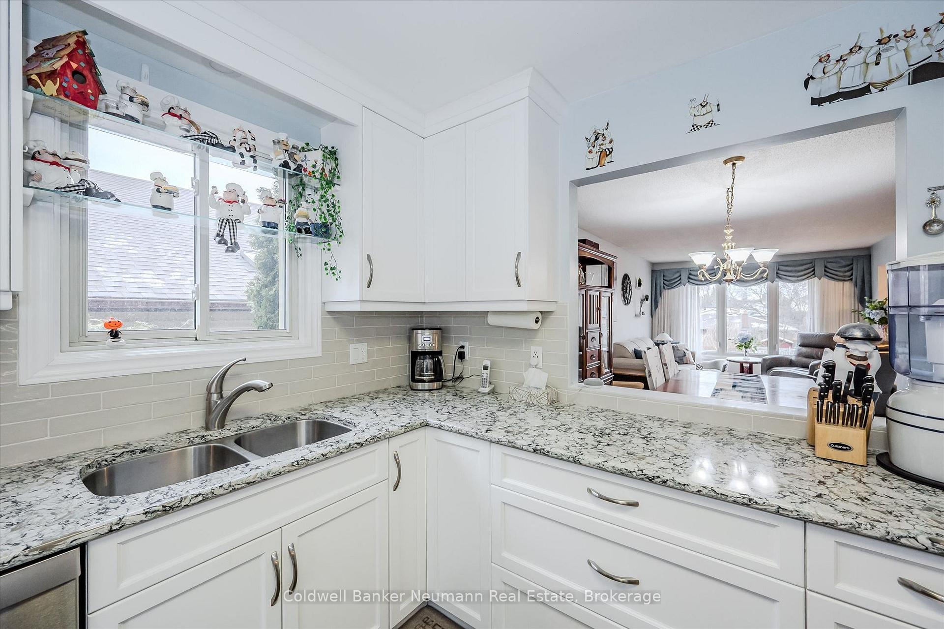 Photo 17 of 392 Imperial Road S, Guelph, Willow West/Sugarbush/West Acres — HOMEH