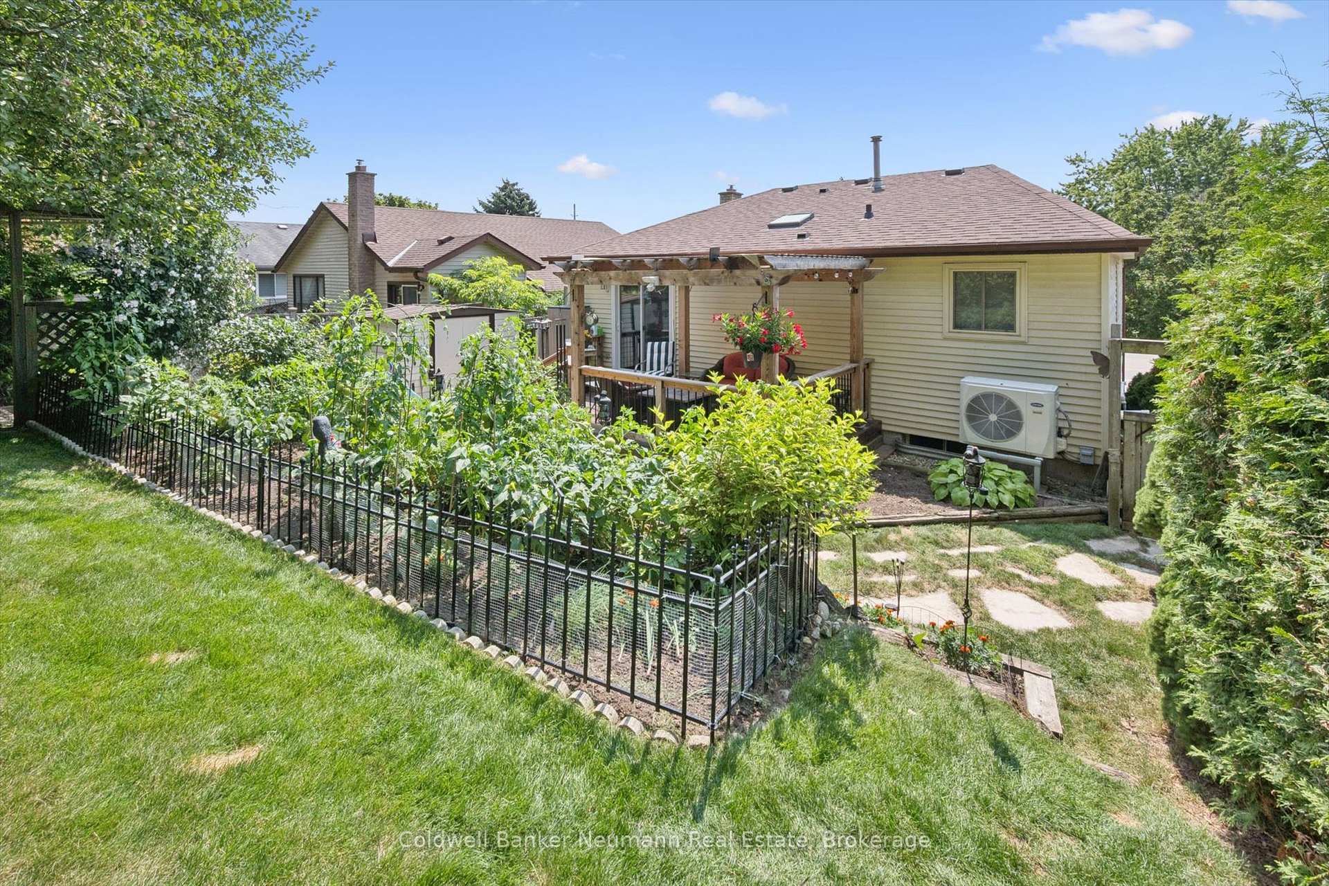 Photo 31 of 392 Imperial Road S, Guelph, Willow West/Sugarbush/West Acres — HOMEH