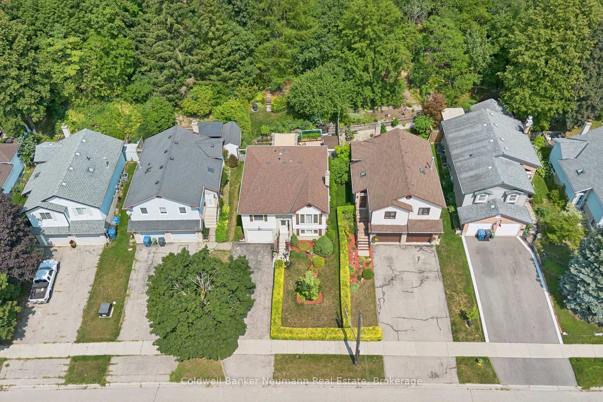 Photo 38 of 392 Imperial Road S, Guelph, Willow West/Sugarbush/West Acres — HOMEH