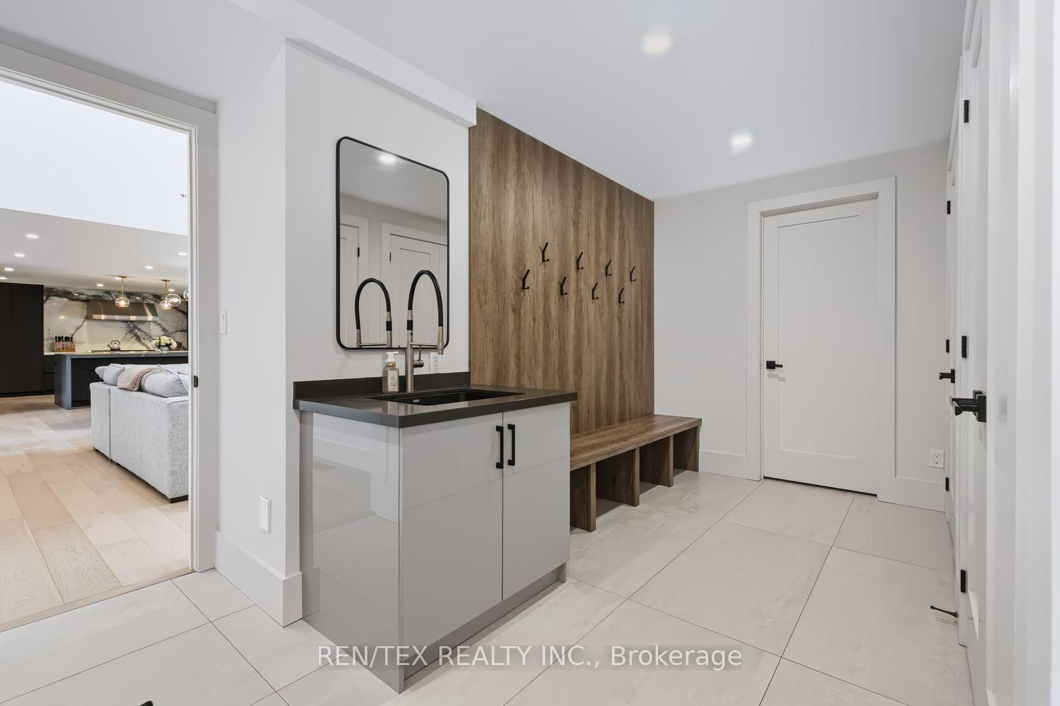 Photo 24 of 84 Wilshire Boulevard, Vaughan, East Woodbridge — HOMEH