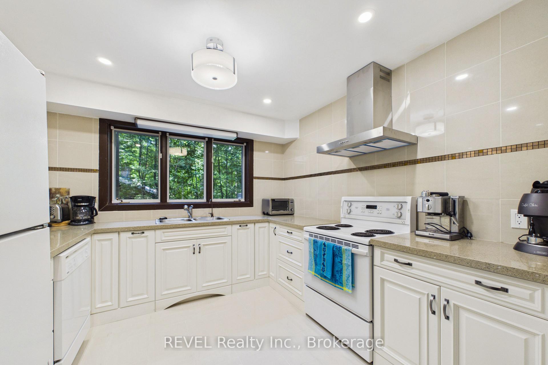 Photo 11 of 370 Segwun Boulevard, Gravenhurst, Muskoka (S) — HOMEH
