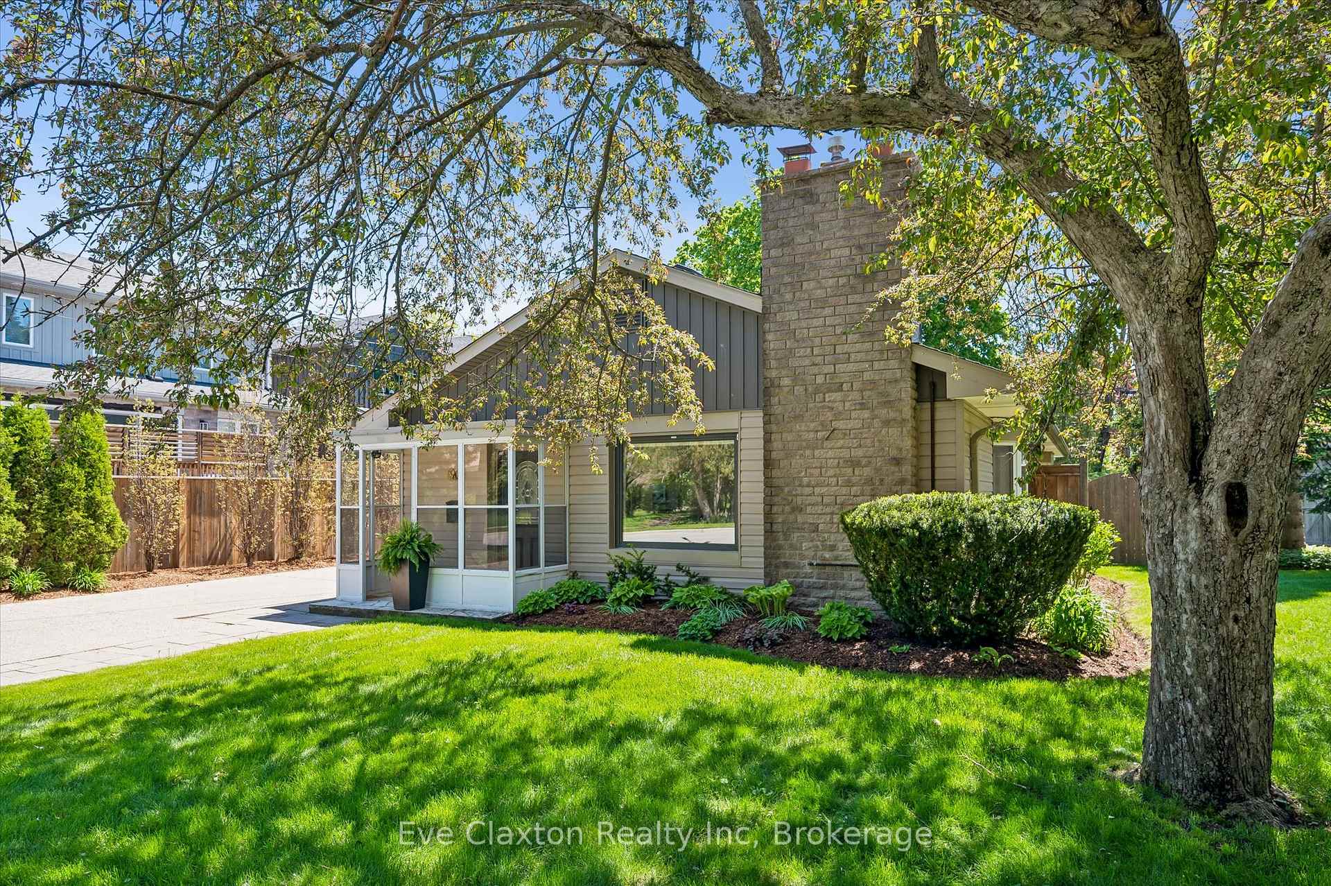 Photo 3 of 90 Dean Avenue, Guelph, Dovercliffe Park/Old University — HOMEH