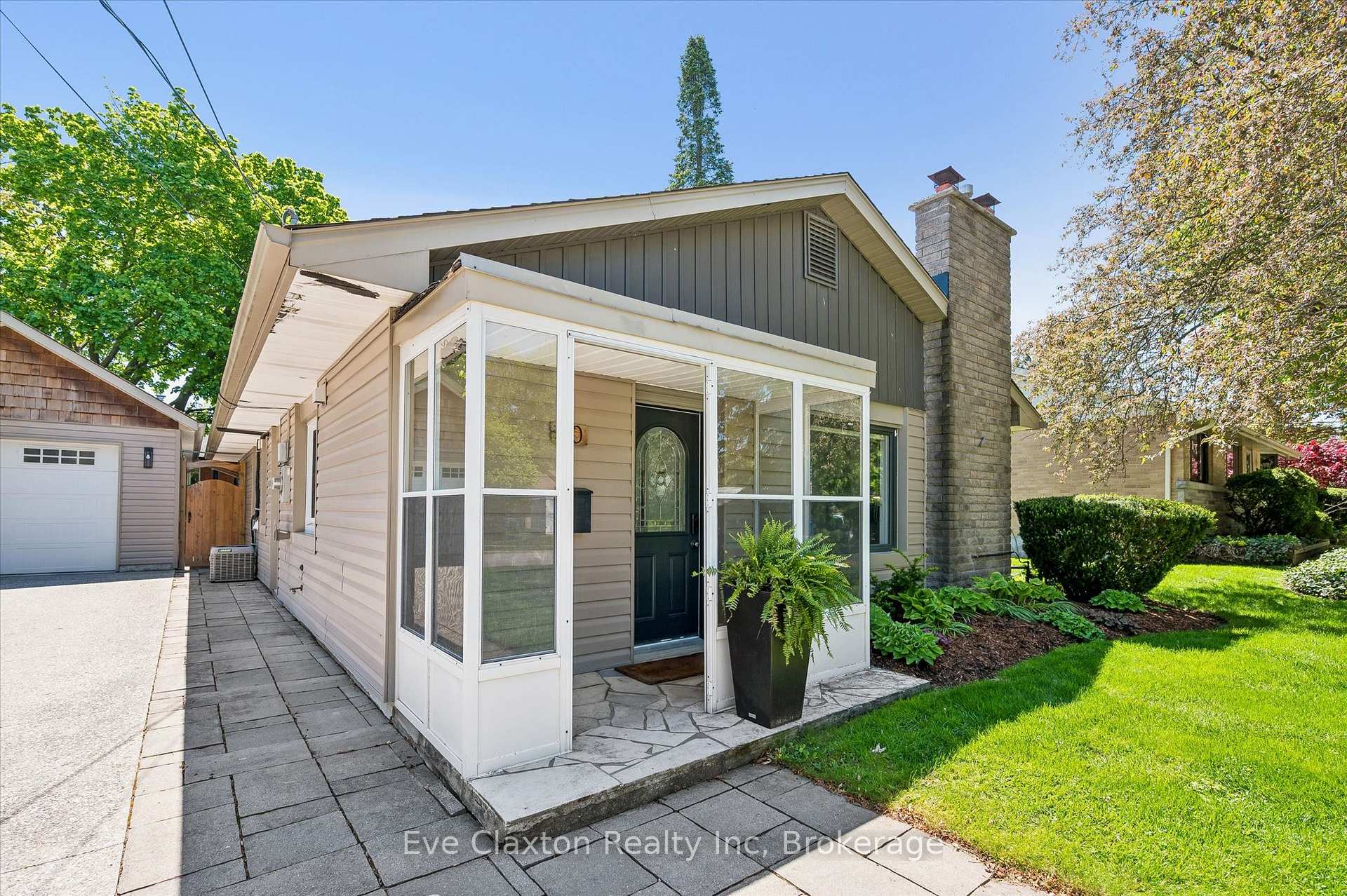 Photo 4 of 90 Dean Avenue, Guelph, Dovercliffe Park/Old University — HOMEH