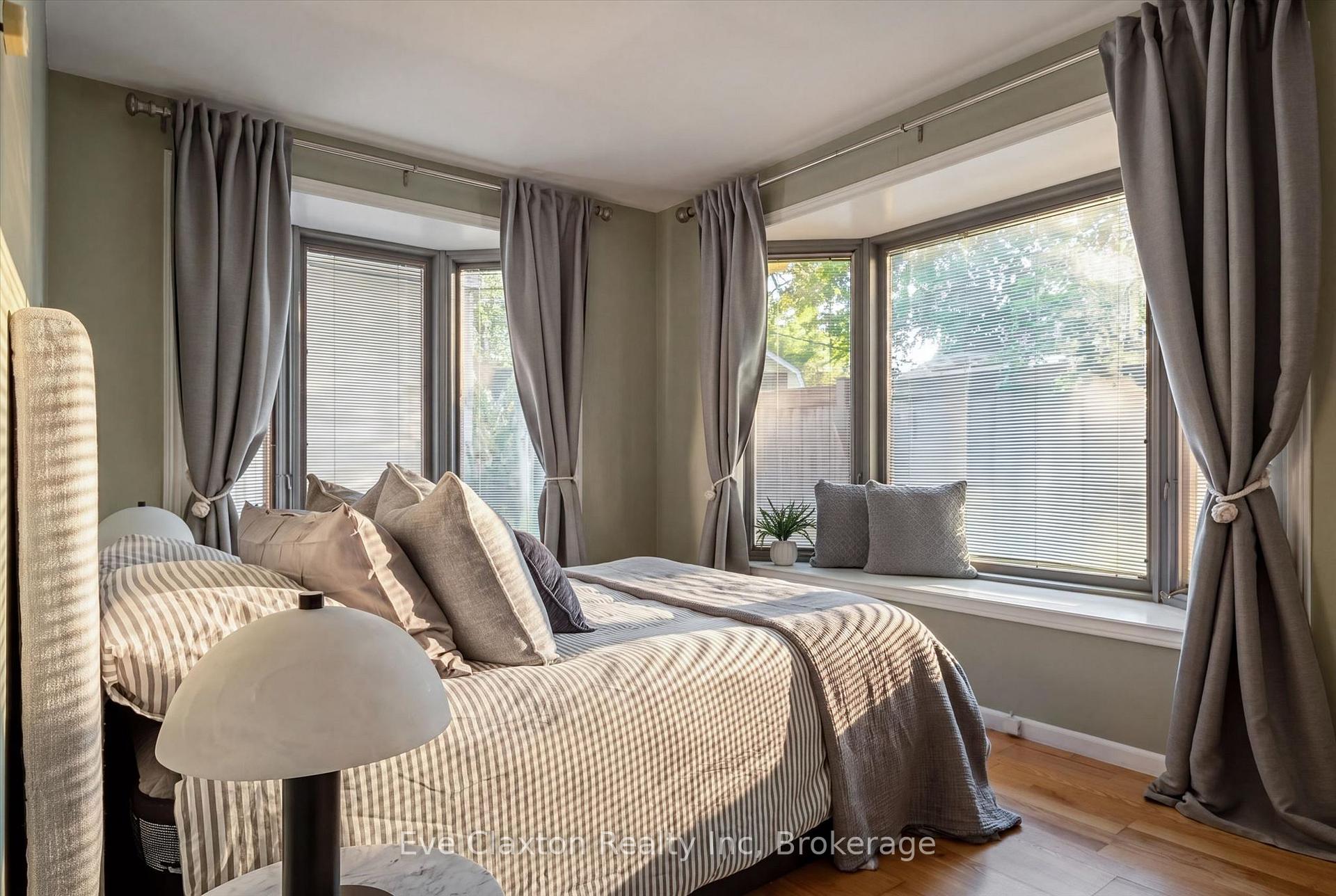 Photo 24 of 90 Dean Avenue, Guelph, Dovercliffe Park/Old University — HOMEH