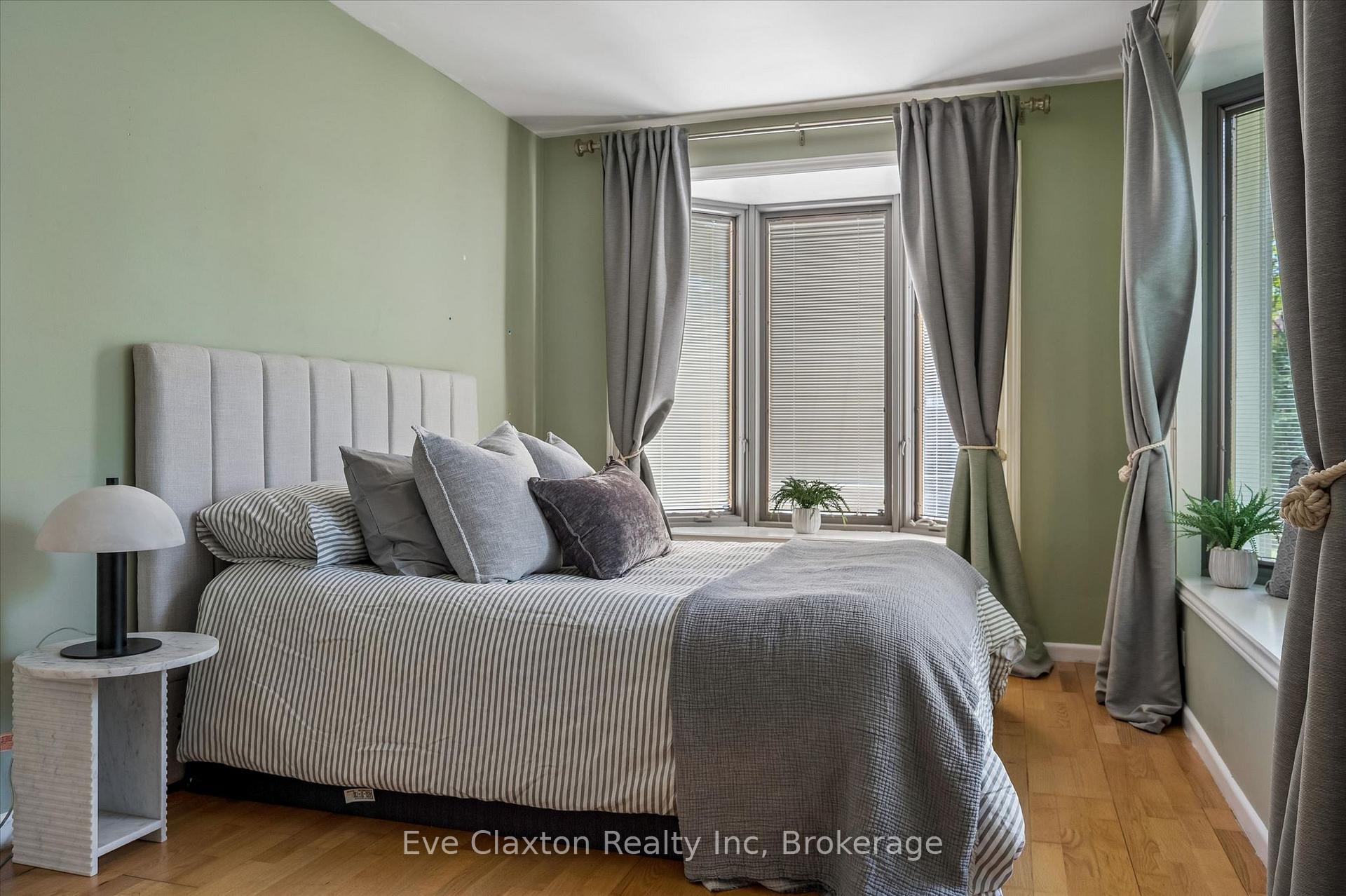 Photo 25 of 90 Dean Avenue, Guelph, Dovercliffe Park/Old University — HOMEH