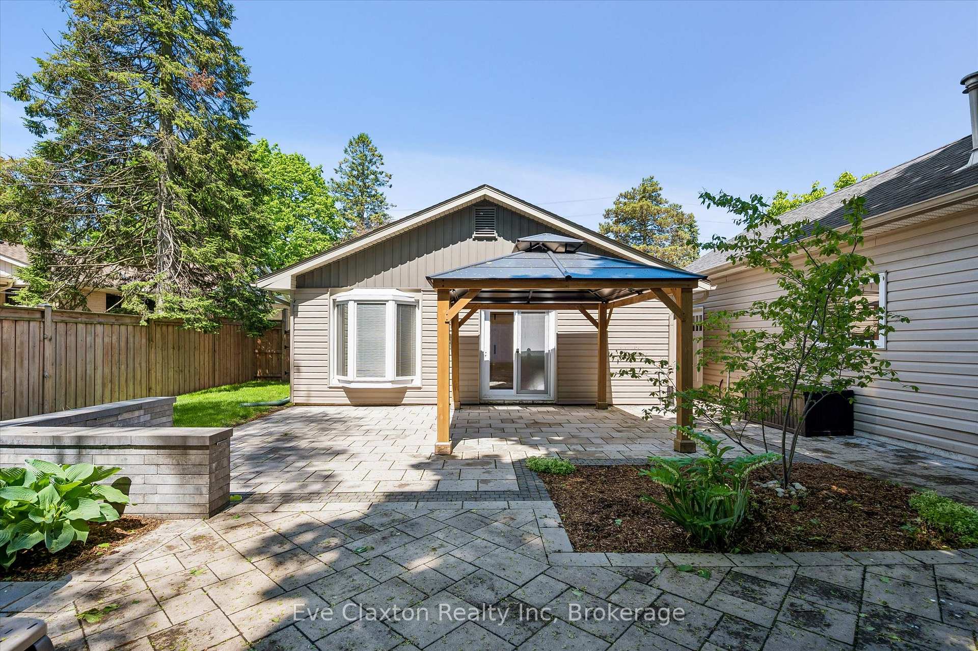 Photo 31 of 90 Dean Avenue, Guelph, Dovercliffe Park/Old University — HOMEH
