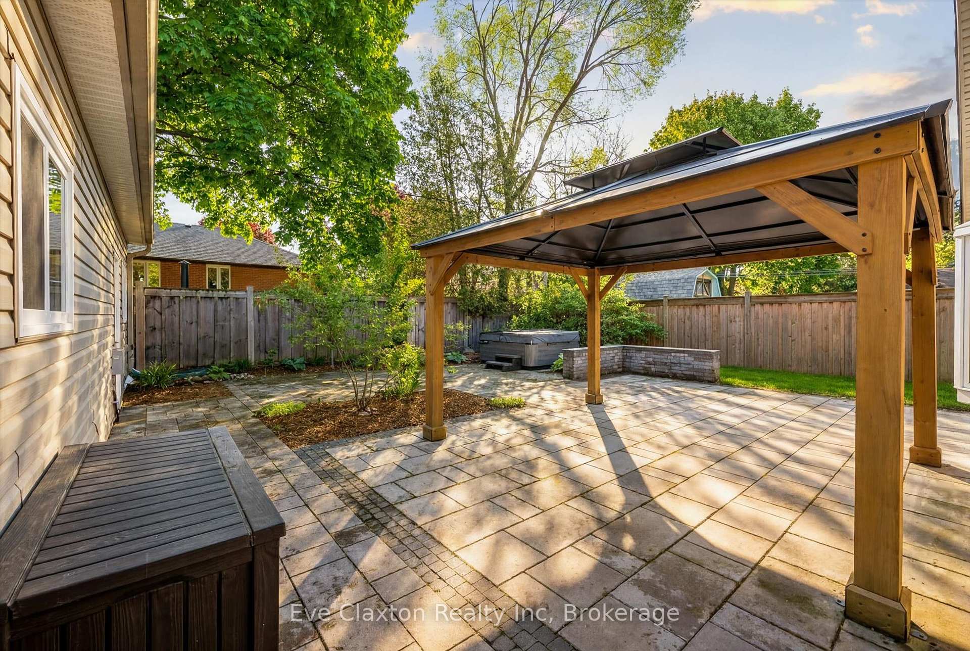 Photo 33 of 90 Dean Avenue, Guelph, Dovercliffe Park/Old University — HOMEH