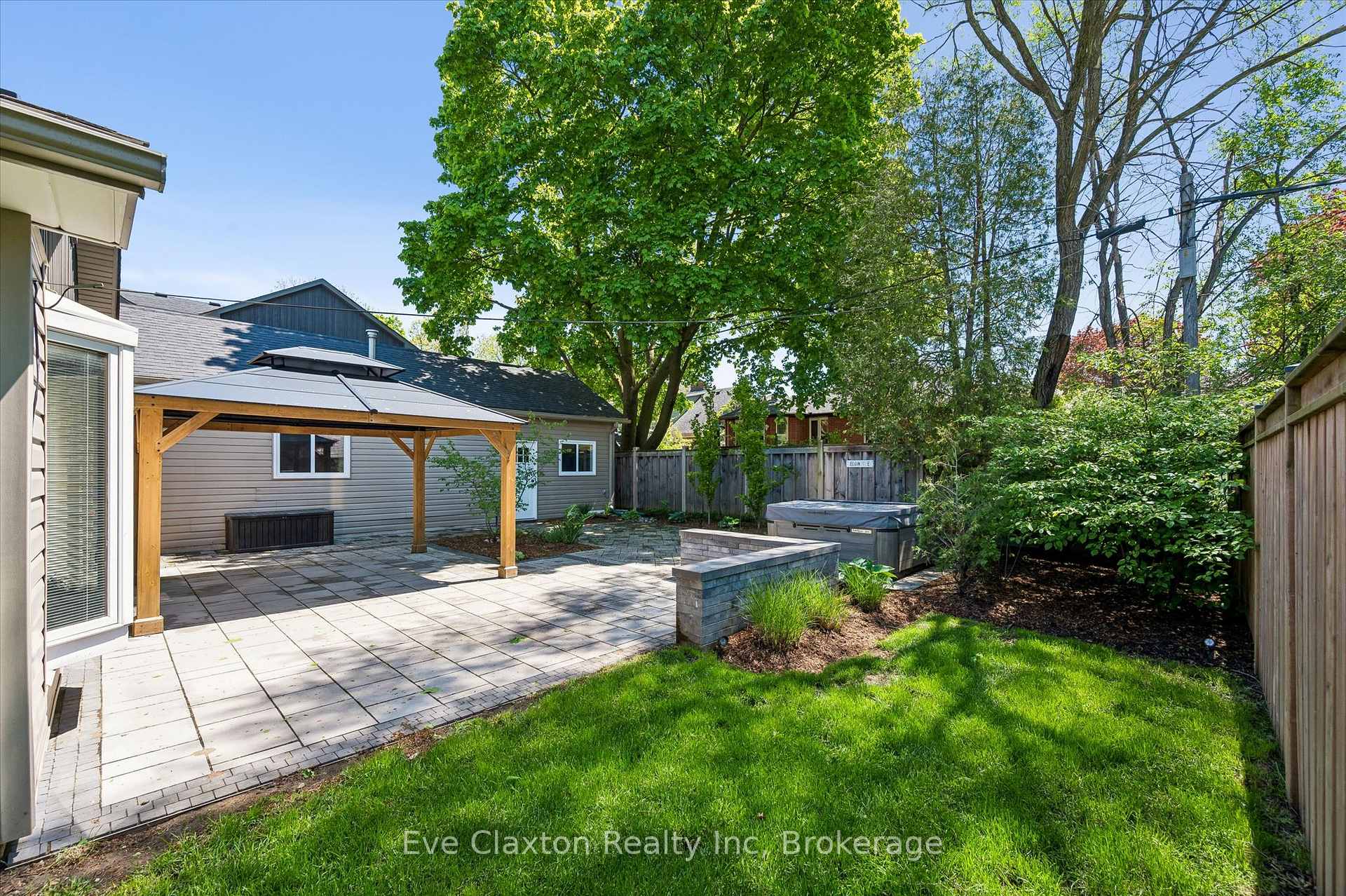 Photo 35 of 90 Dean Avenue, Guelph, Dovercliffe Park/Old University — HOMEH