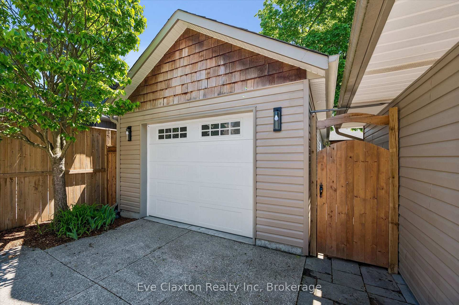Photo 40 of 90 Dean Avenue, Guelph, Dovercliffe Park/Old University — HOMEH