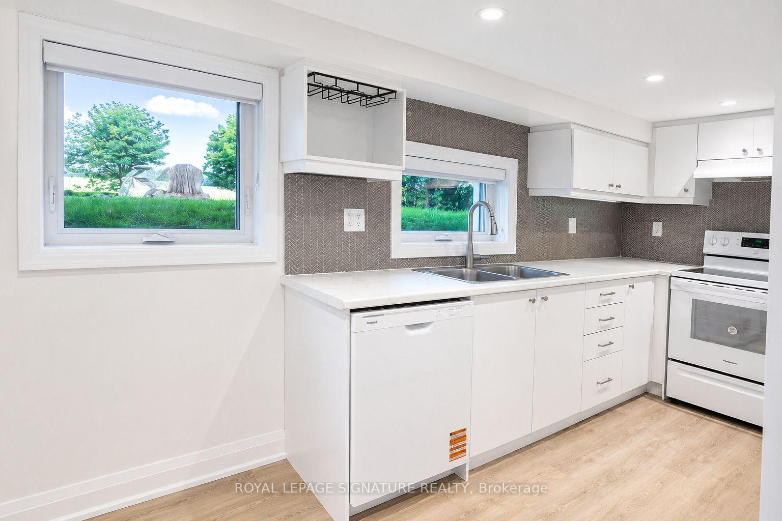 Photo 6 of Unit 2, 64 Twenty Third Street, Etobicoke, Long Branch — HOMEH