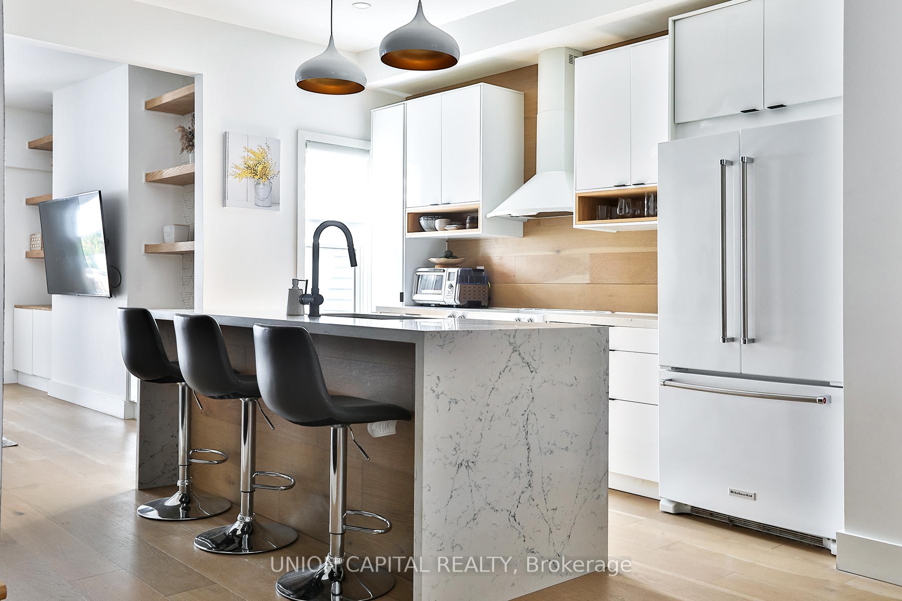 Photo 3 of 21 Alma Avenue, Toronto, Little Portugal — HOMEH