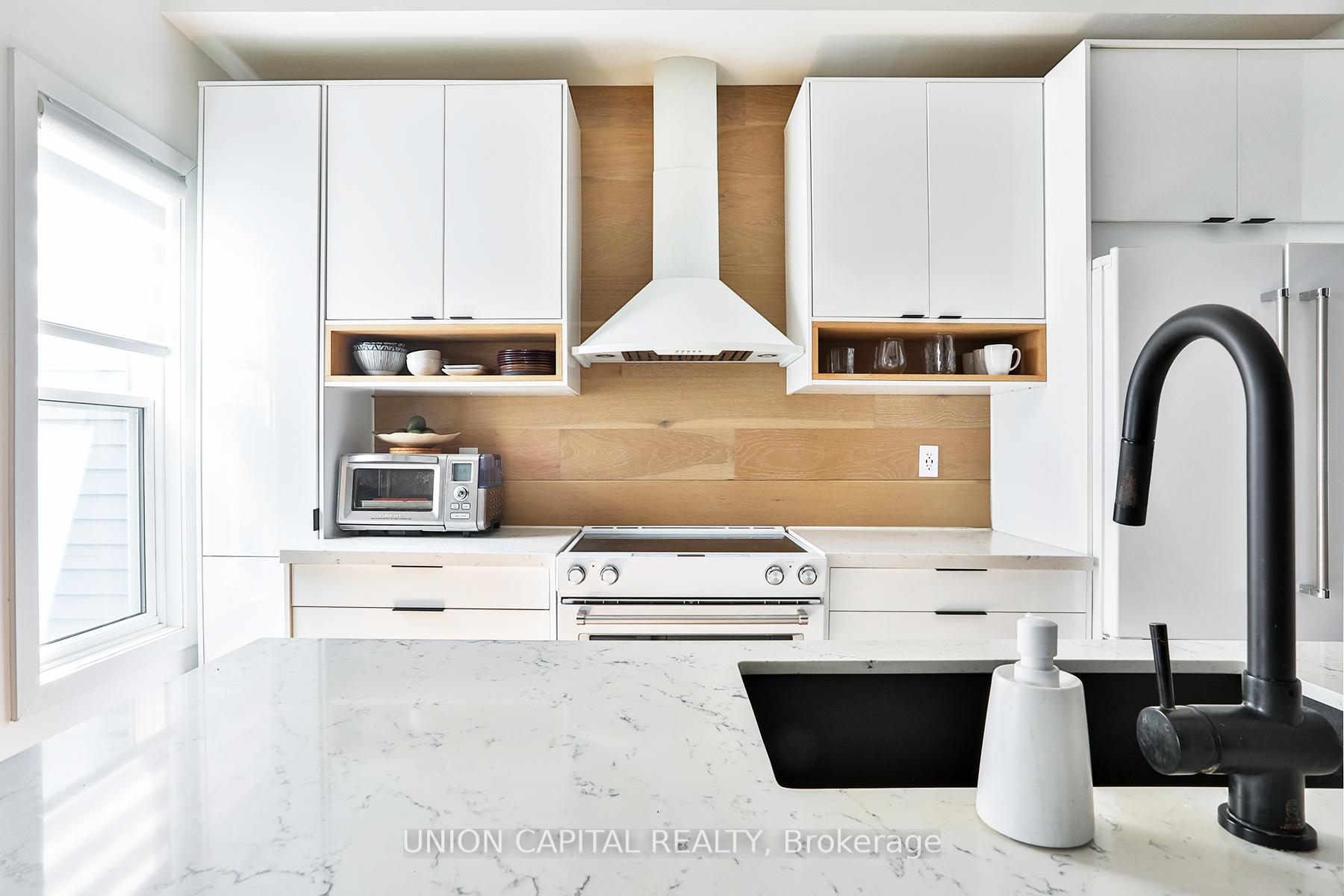 Photo 4 of 21 Alma Avenue, Toronto, Little Portugal — HOMEH