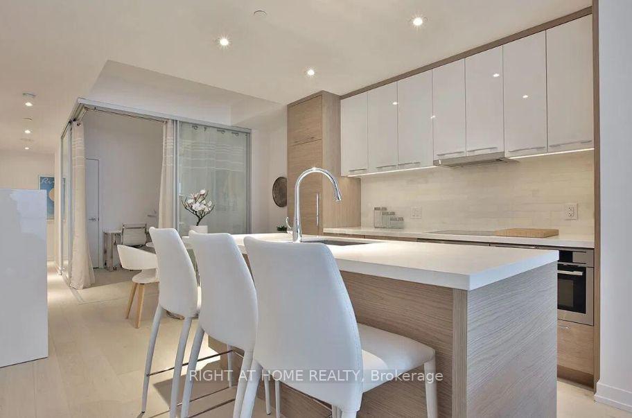 Photo 3 of Unit 4208, 488 University Avenue, Toronto, Kensington-Chinatown — HOMEH