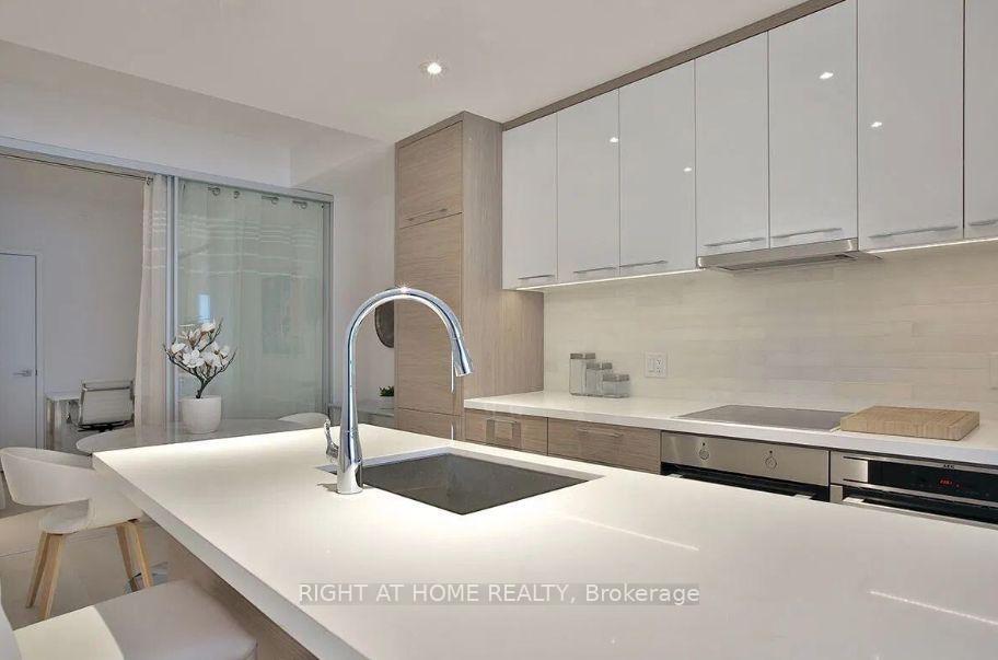 Photo 7 of Unit 4208, 488 University Avenue, Toronto, Kensington-Chinatown — HOMEH