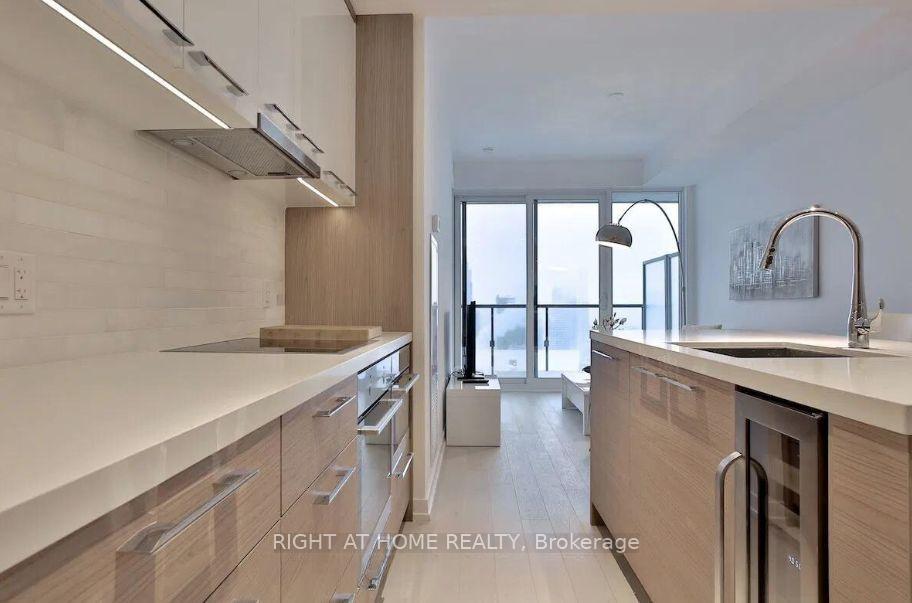 Photo 8 of Unit 4208, 488 University Avenue, Toronto, Kensington-Chinatown — HOMEH