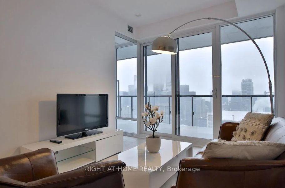 Photo 10 of Unit 4208, 488 University Avenue, Toronto, Kensington-Chinatown — HOMEH