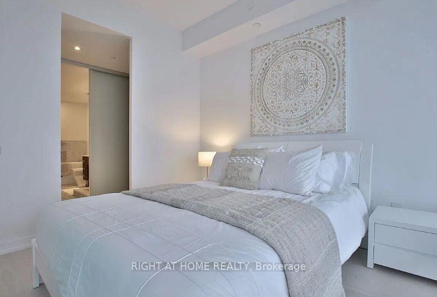 Photo 15 of Unit 4208, 488 University Avenue, Toronto, Kensington-Chinatown — HOMEH