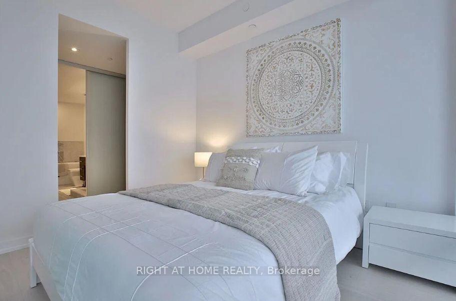 Photo 16 of Unit 4208, 488 University Avenue, Toronto, Kensington-Chinatown — HOMEH
