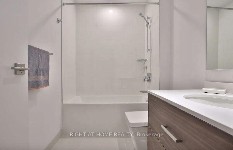 Photo 17 of Unit 4208, 488 University Avenue, Toronto, Kensington-Chinatown — HOMEH