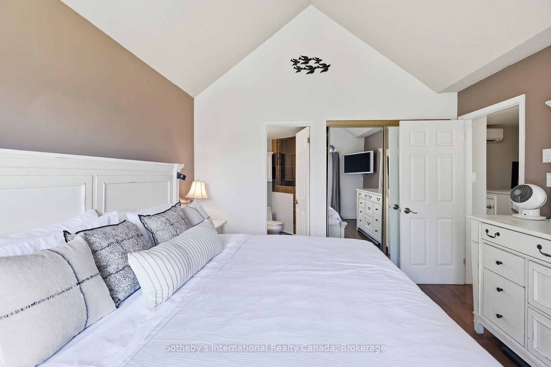 Photo 25 of 346 Mariners Way, Collingwood — HOMEH