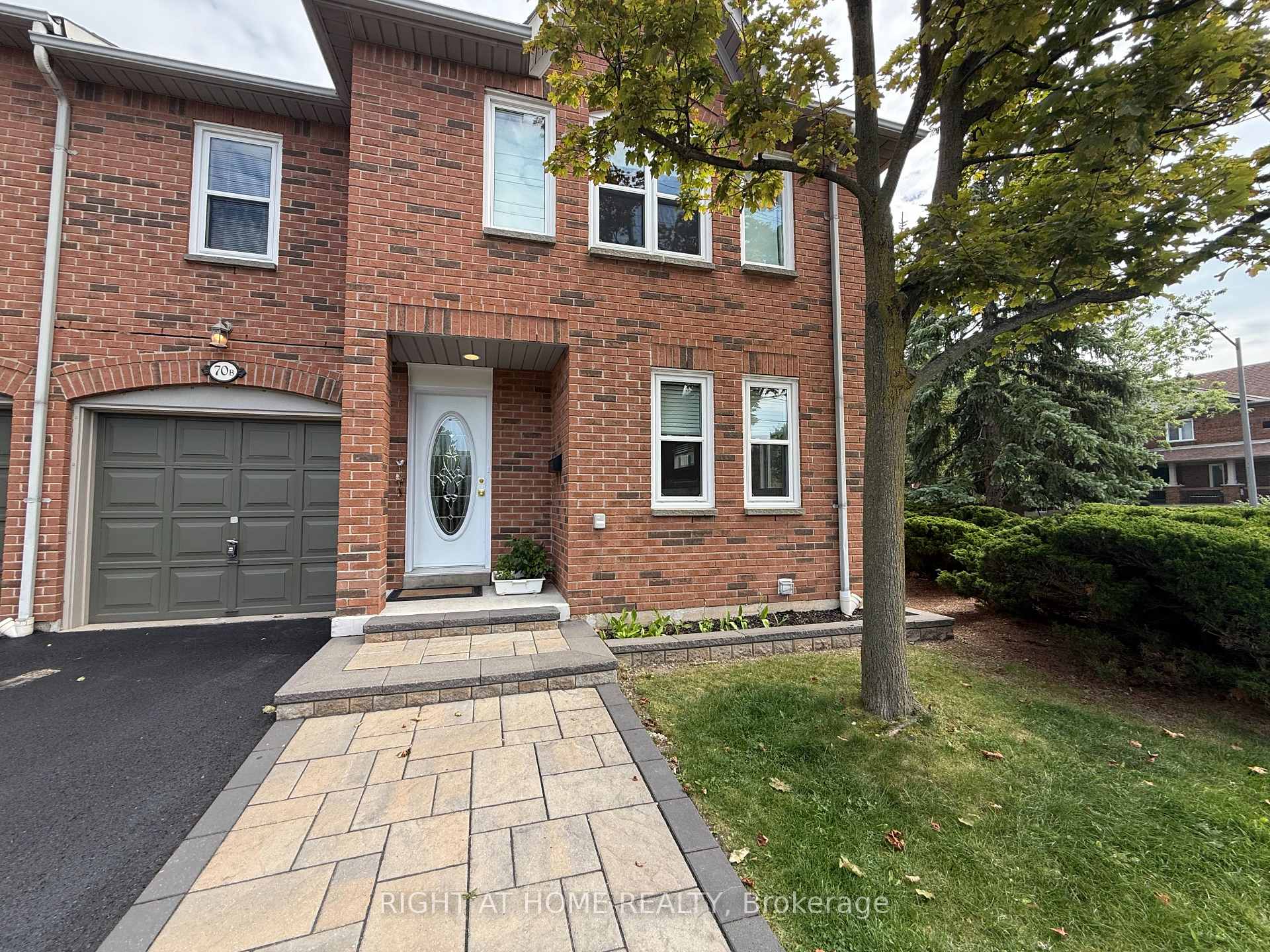 Front of Unit 70B, 5865 Dalebrook Crescent