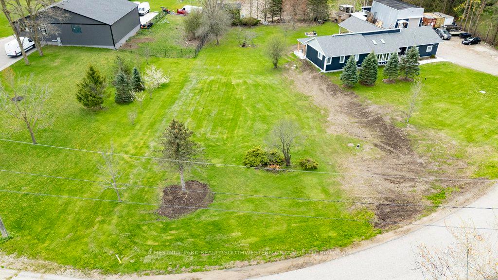 Photo 3 of 121 Dodge Drive, Kitchener, Doon South — HOMEH