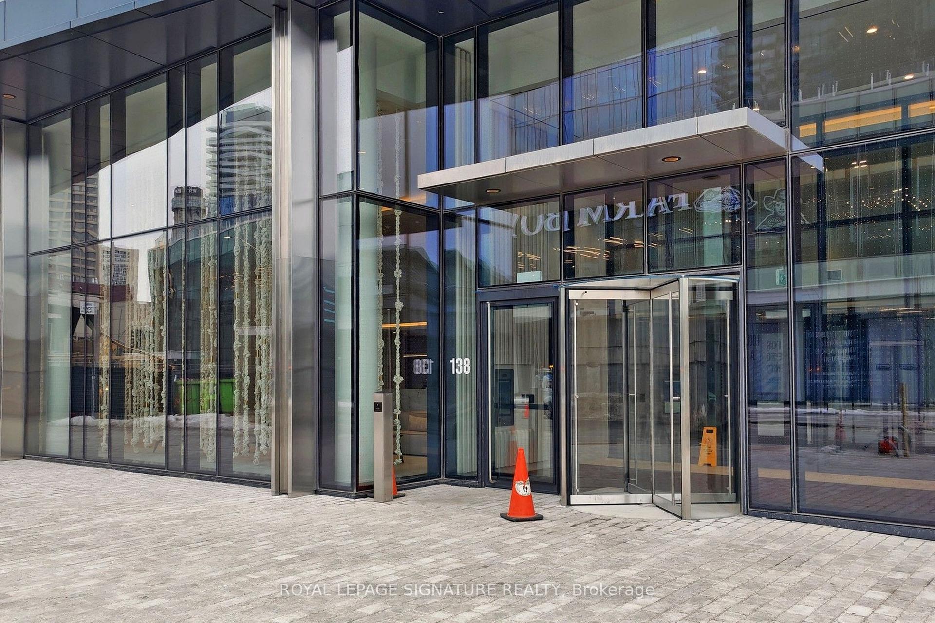 Photo 4 of Unit 5203, 138 Downes Street, Toronto, Waterfront Communities — HOMEH