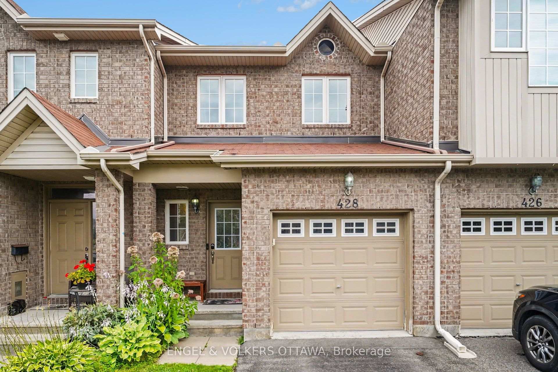 Photo 1 of 428 Dusk Private, Ottawa, Fallingbrook/Gardenway South — HOMEH