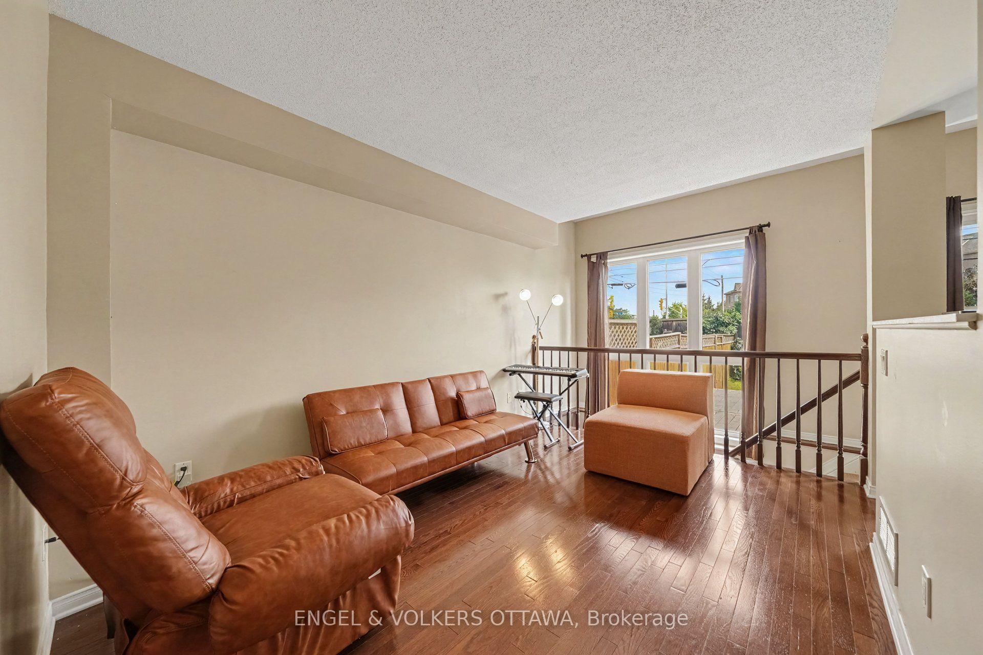 Photo 2 of 428 Dusk Private, Ottawa, Fallingbrook/Gardenway South — HOMEH