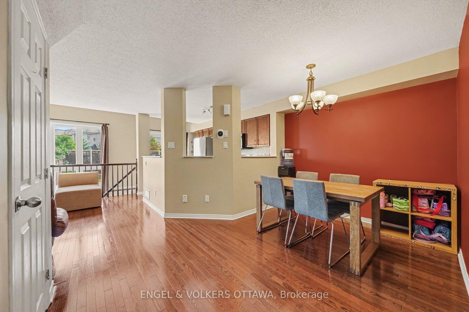 Photo 3 of 428 Dusk Private, Ottawa, Fallingbrook/Gardenway South — HOMEH