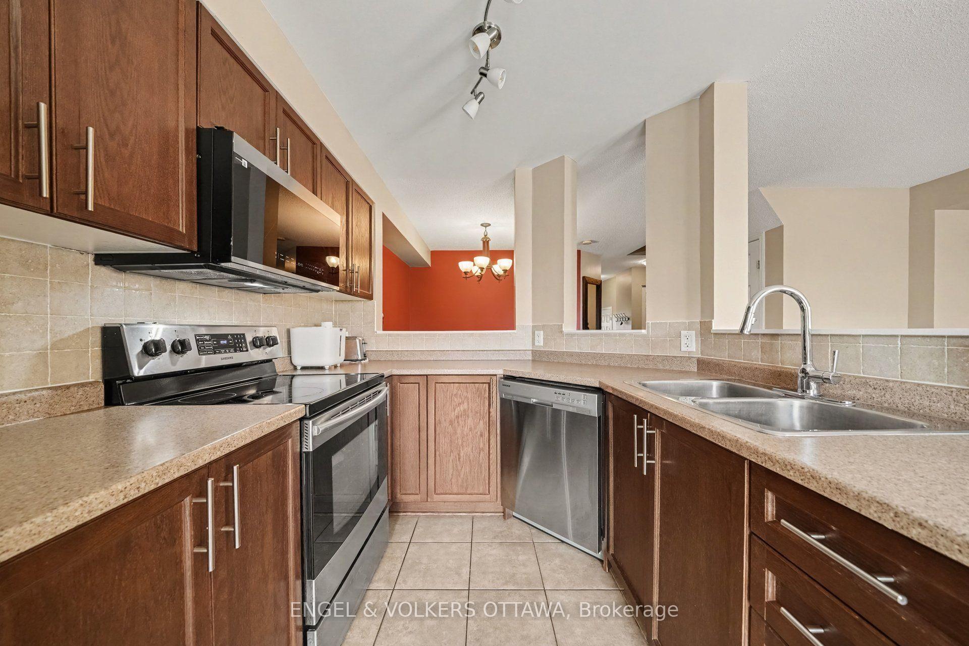 Photo 5 of 428 Dusk Private, Ottawa, Fallingbrook/Gardenway South — HOMEH