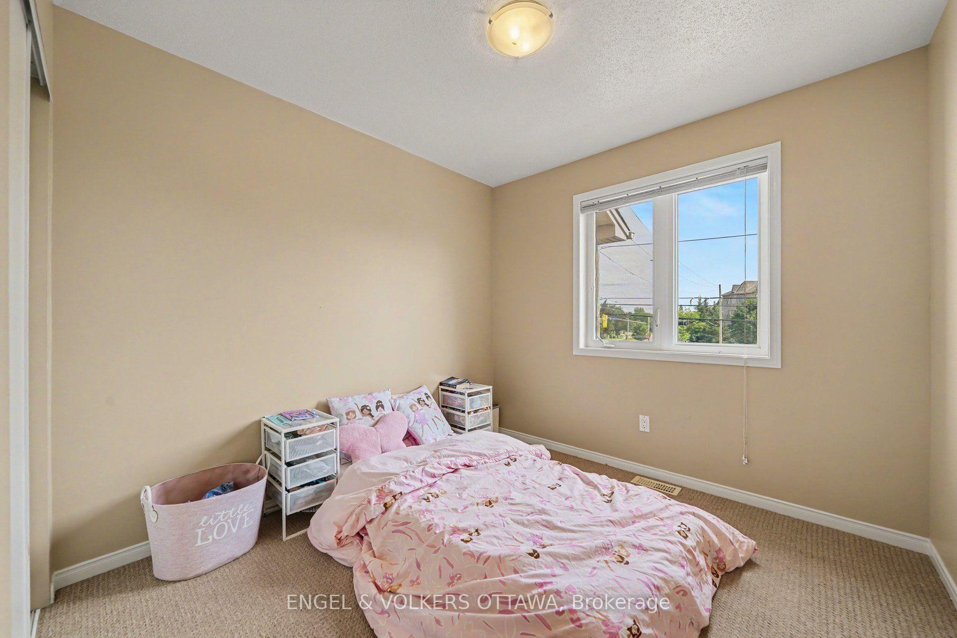 Photo 10 of 428 Dusk Private, Ottawa, Fallingbrook/Gardenway South — HOMEH