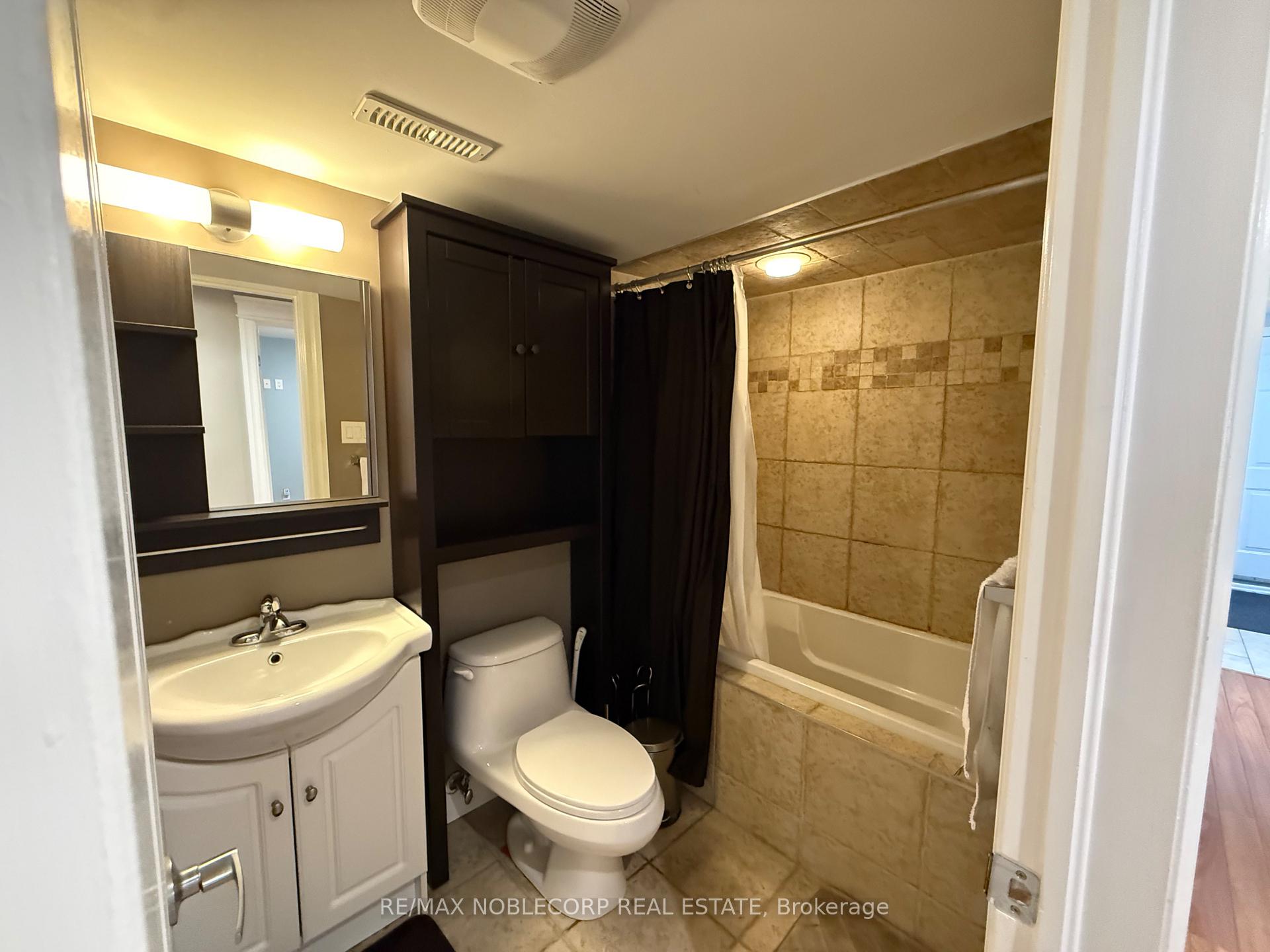 Photo 10 of Unit Basement, 38 D'amato Crescent, Vaughan, Maple — HOMEH