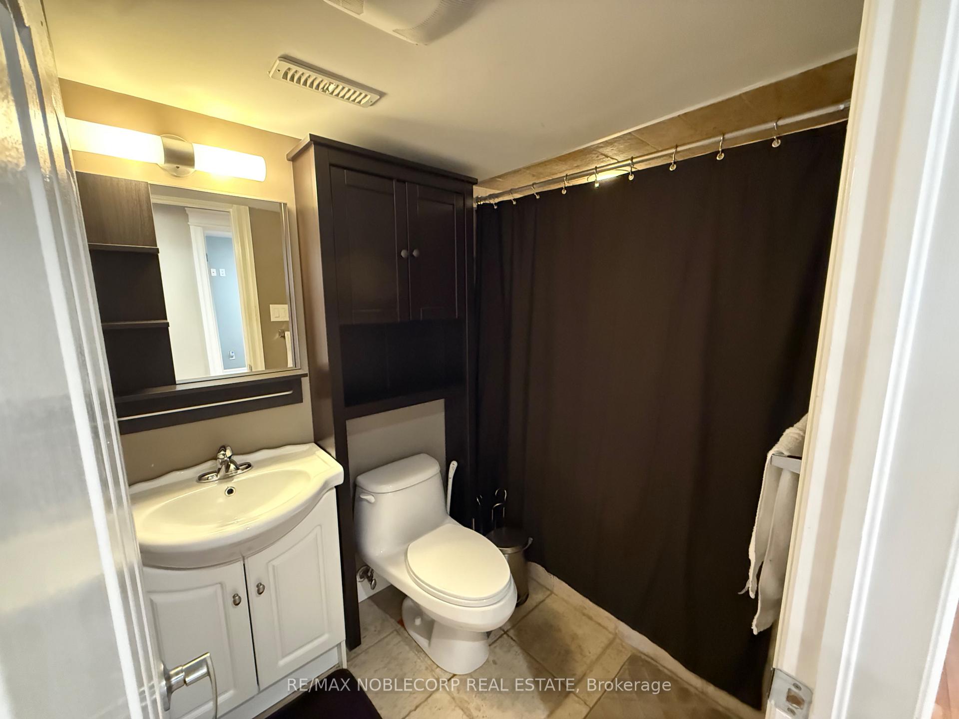Photo 11 of Unit Basement, 38 D'amato Crescent, Vaughan, Maple — HOMEH