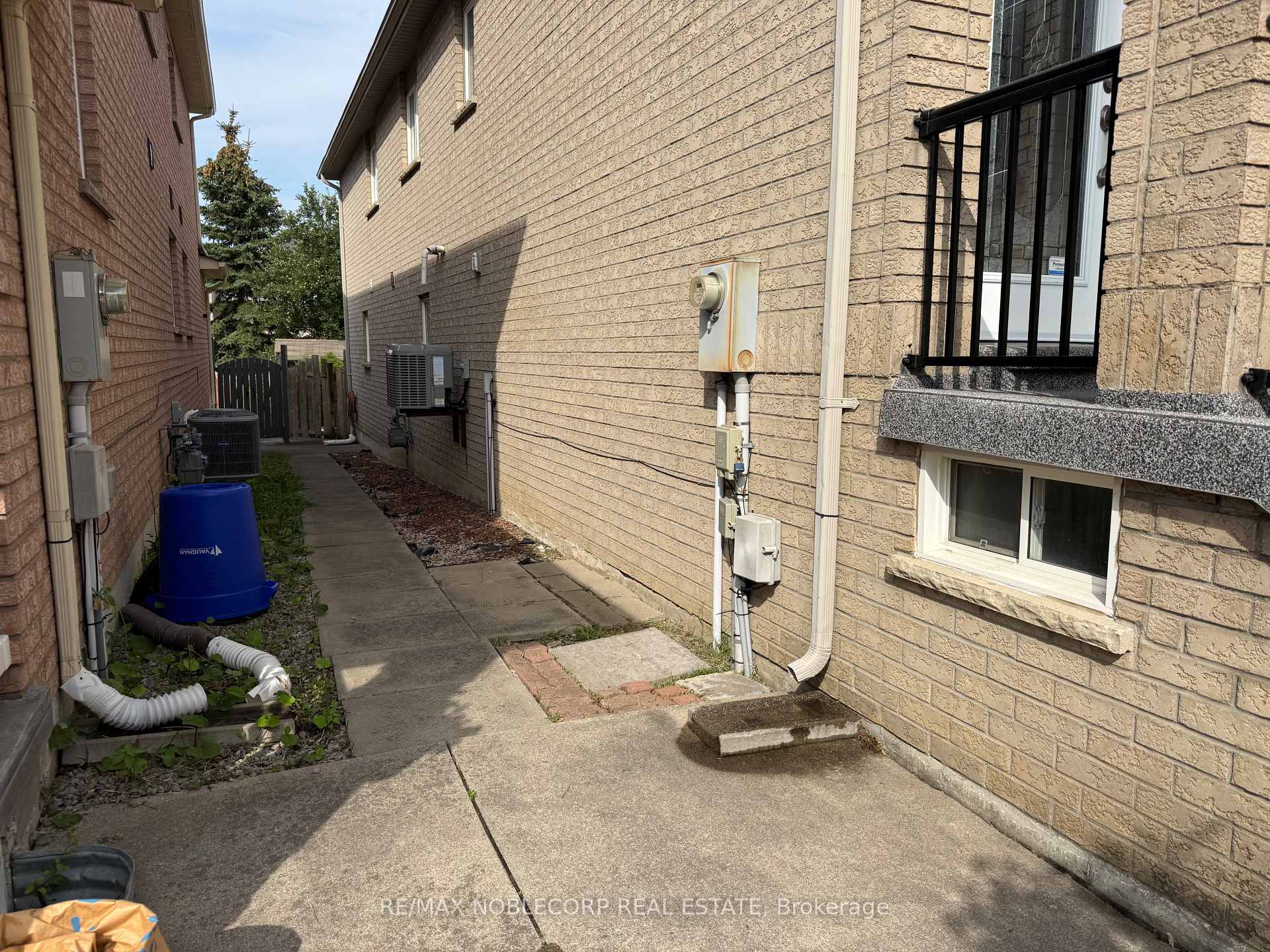 Photo 13 of Unit Basement, 38 D'amato Crescent, Vaughan, Maple — HOMEH