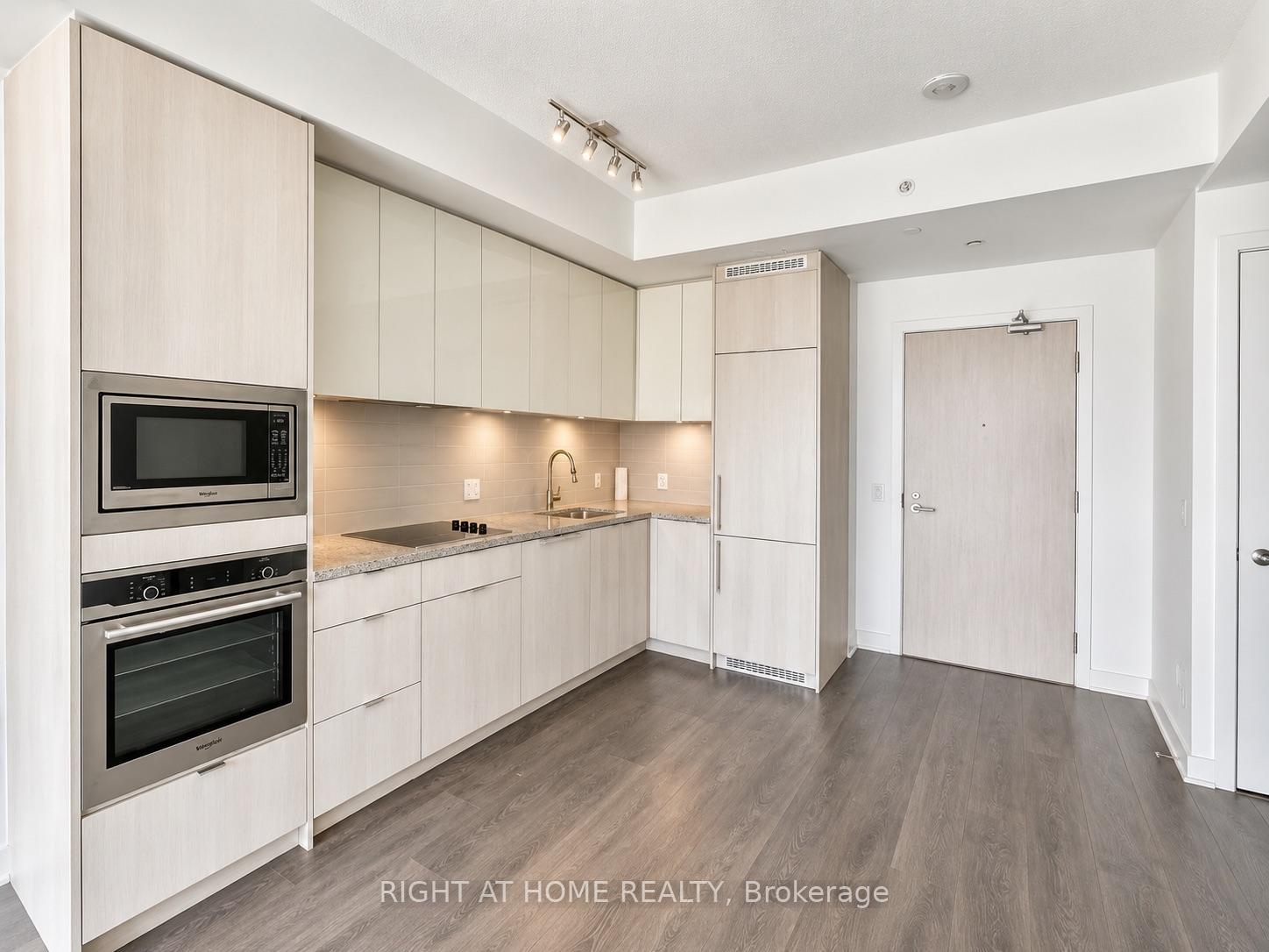 Photo 2 of Unit 910, 115 Blue Jays Way, Toronto, Waterfront Communities — HOMEH