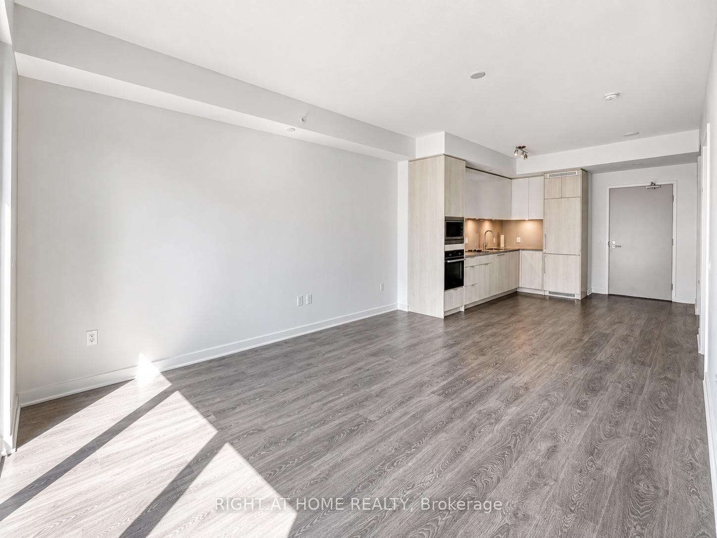 Photo 3 of Unit 910, 115 Blue Jays Way, Toronto, Waterfront Communities — HOMEH