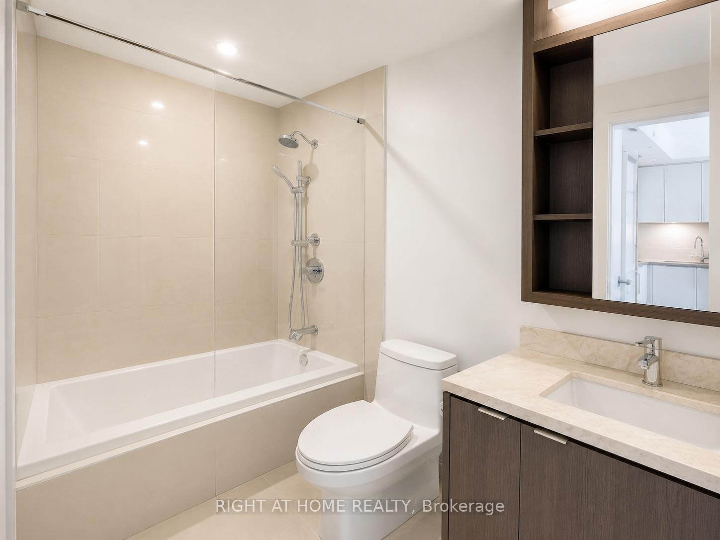 Photo 6 of Unit 910, 115 Blue Jays Way, Toronto, Waterfront Communities — HOMEH