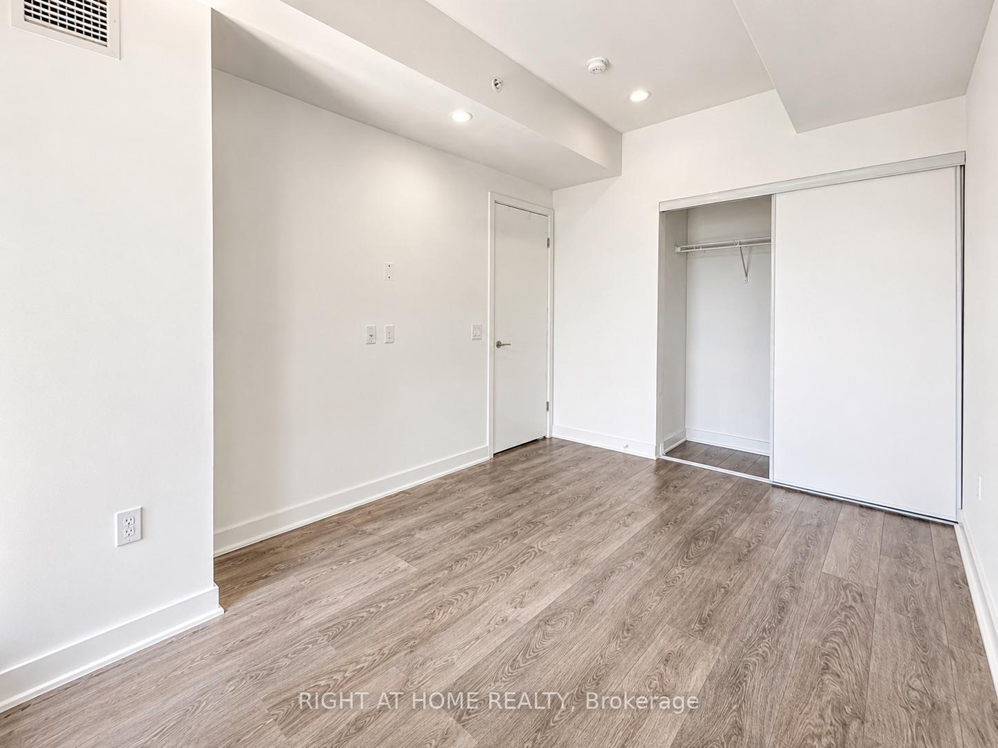 Photo 8 of Unit 910, 115 Blue Jays Way, Toronto, Waterfront Communities — HOMEH