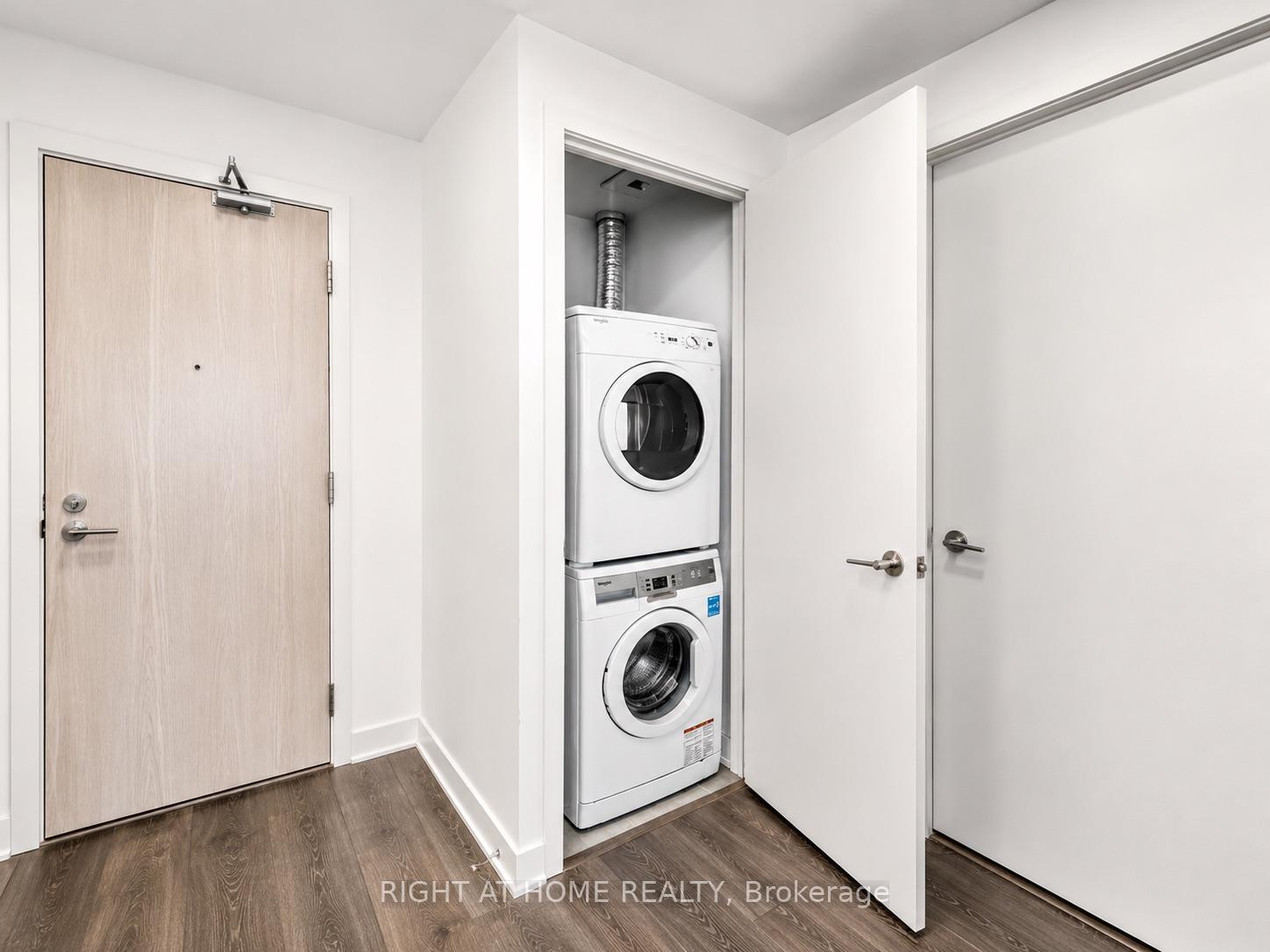 Photo 9 of Unit 910, 115 Blue Jays Way, Toronto, Waterfront Communities — HOMEH