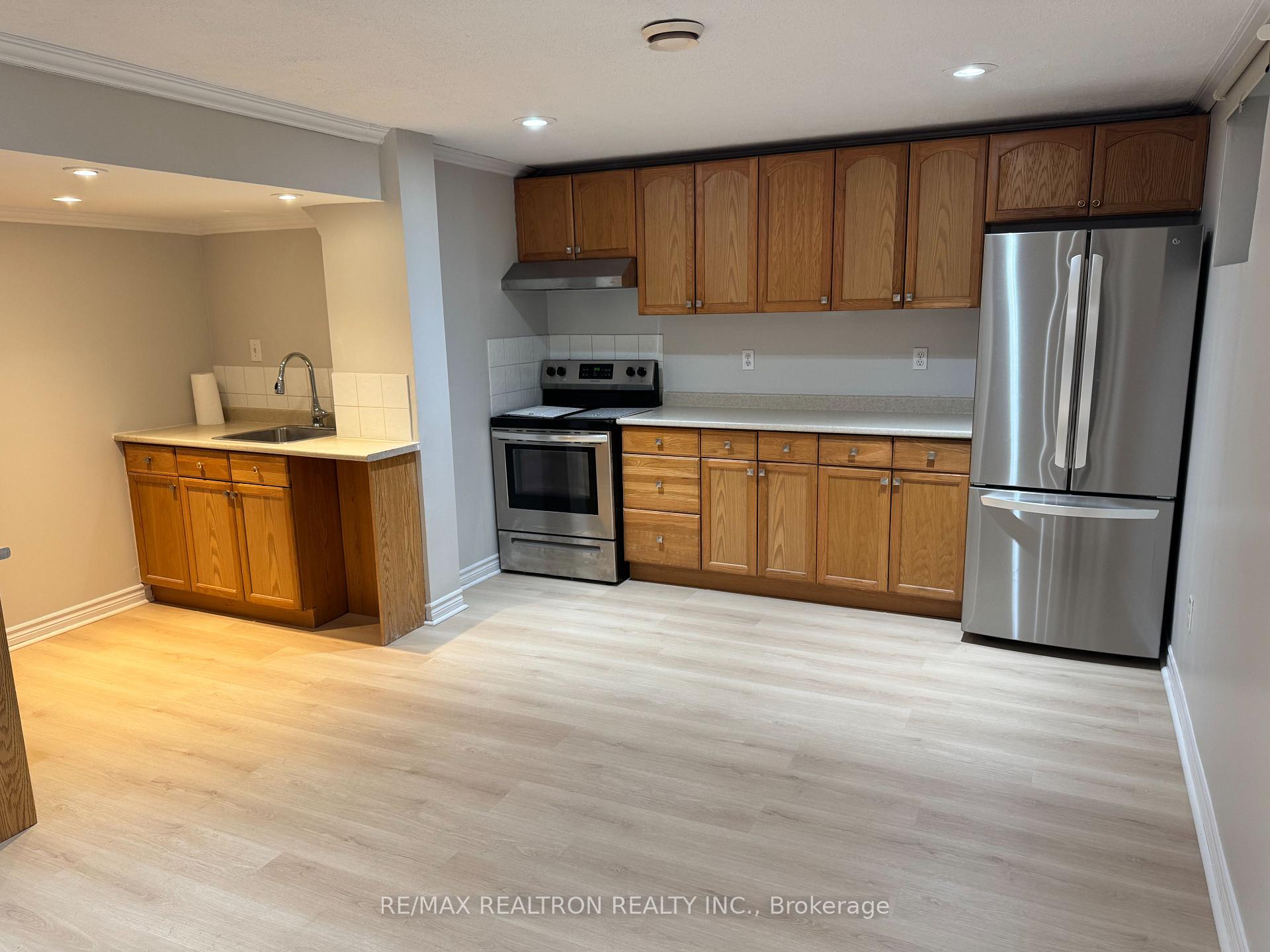 Photo 2 of 168 Hodgson Drive, Newmarket, Central Newmarket — HOMEH