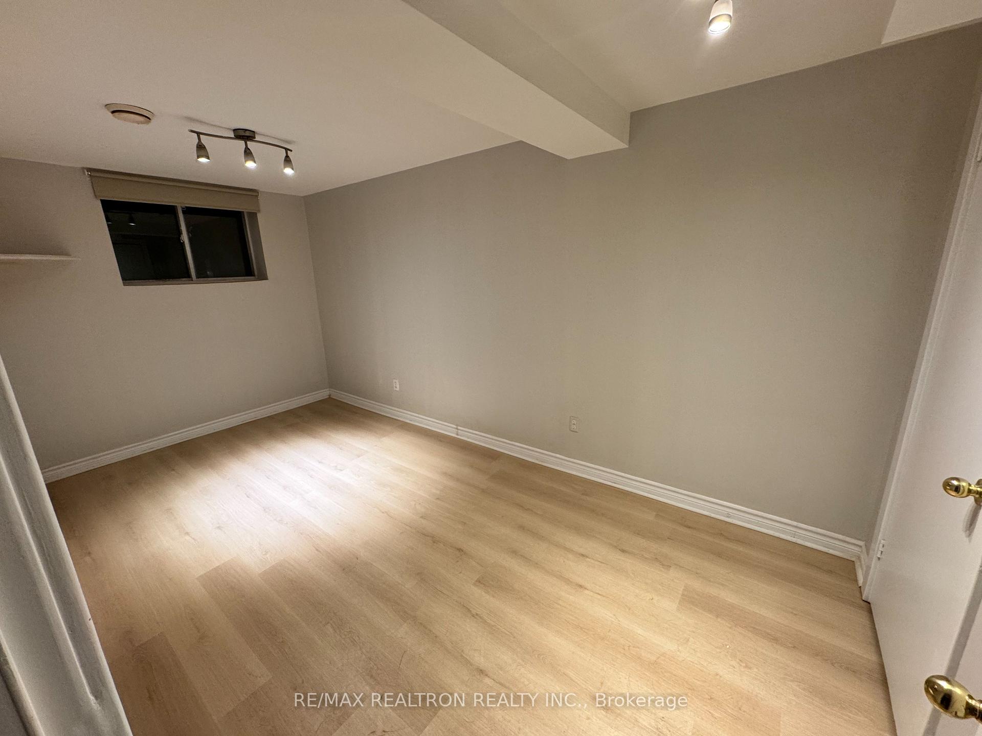 Photo 5 of 168 Hodgson Drive, Newmarket, Central Newmarket — HOMEH