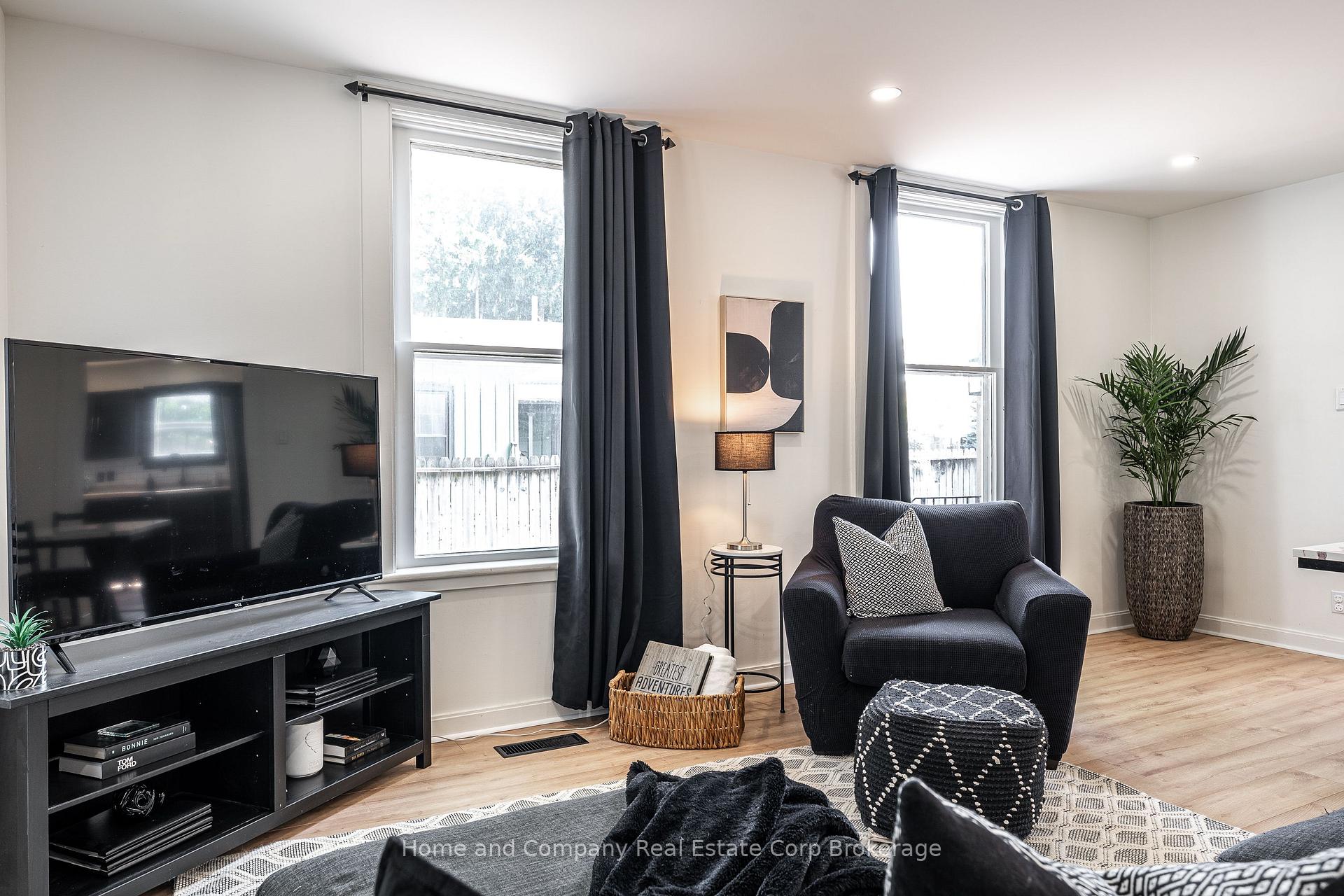 Photo 5 of 143 St David Street, West Perth, Mitchell — HOMEH