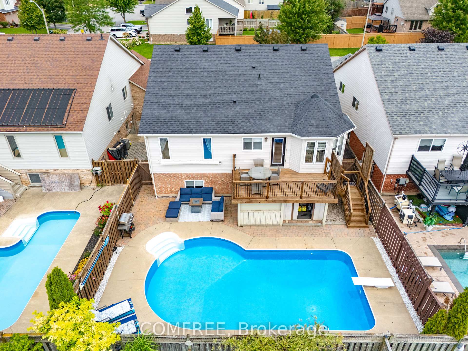 Photo 2 of 7136 Julie Drive, Niagara Falls, Forestview — HOMEH