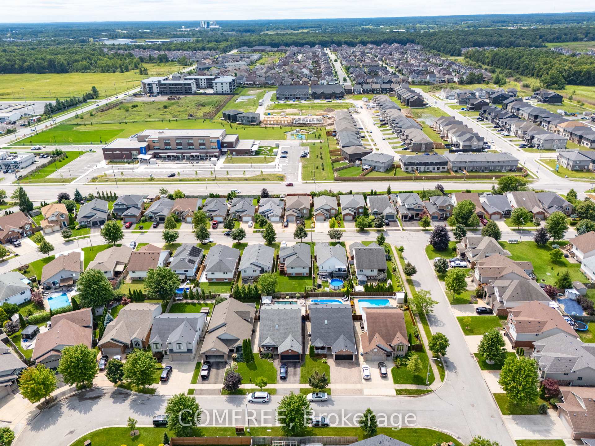 Photo 35 of 7136 Julie Drive, Niagara Falls, Forestview — HOMEH