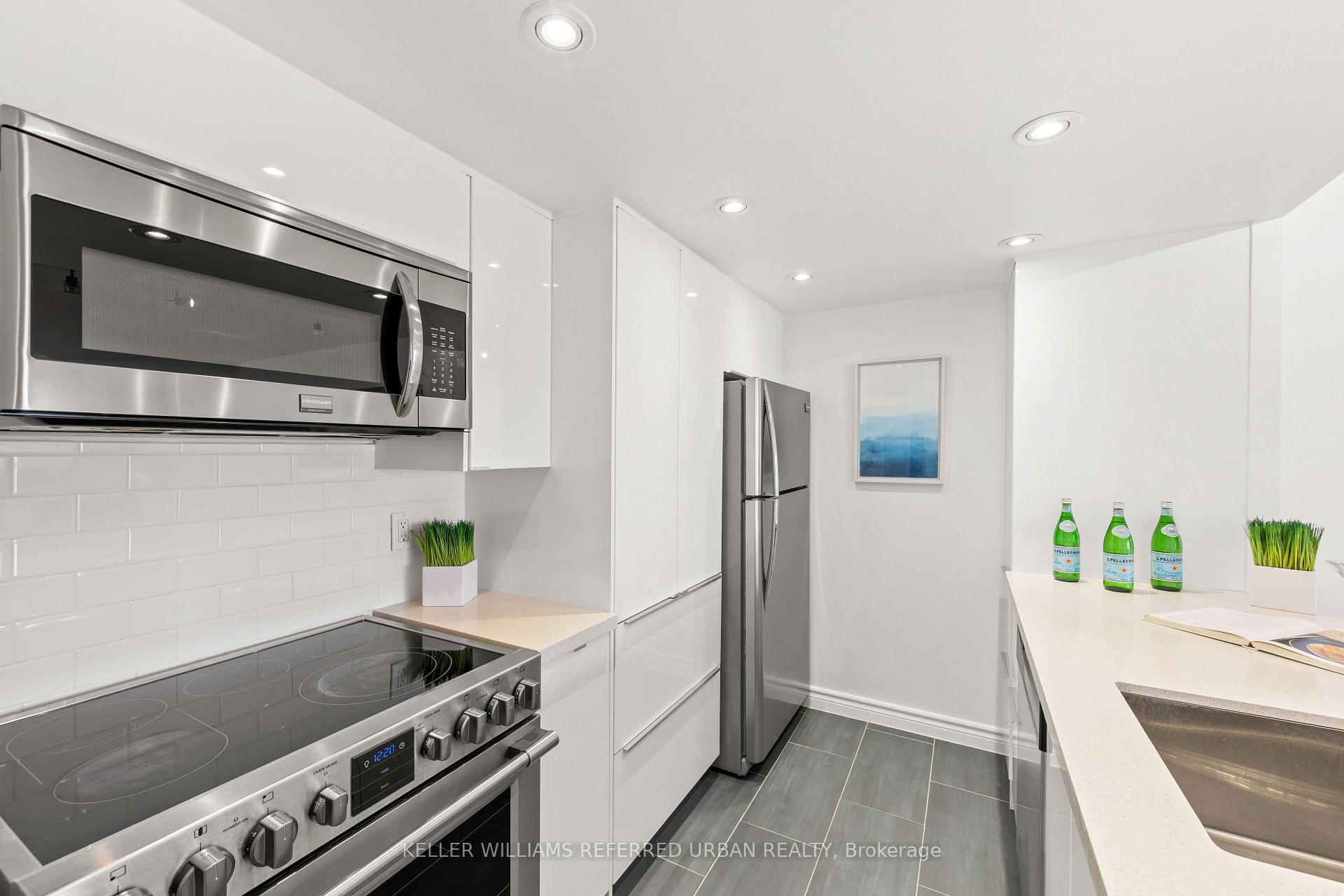 Photo 4 of Unit 1003, 725 King Street W, Toronto, Niagara — HOMEH
