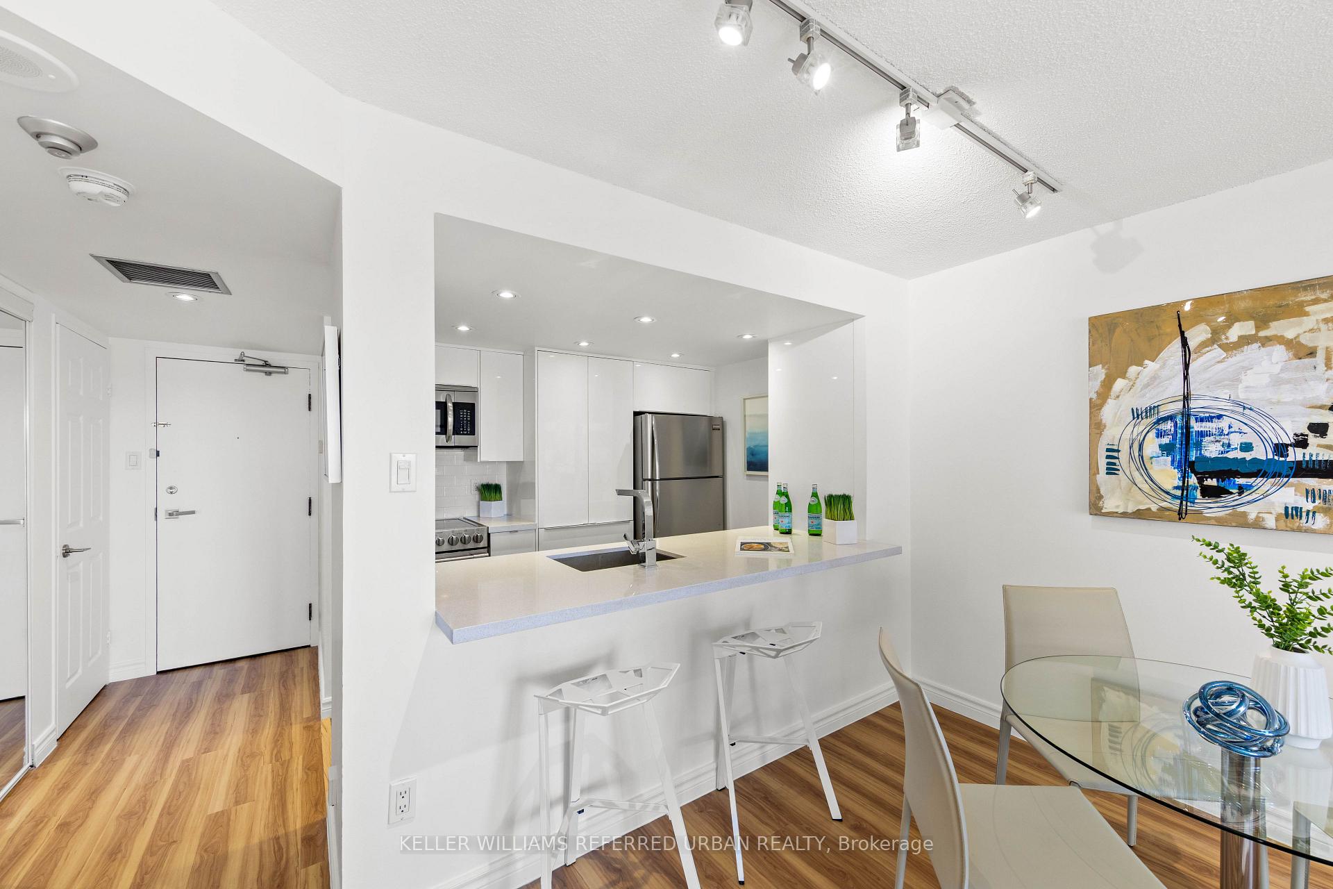 Photo 7 of Unit 1003, 725 King Street W, Toronto, Niagara — HOMEH