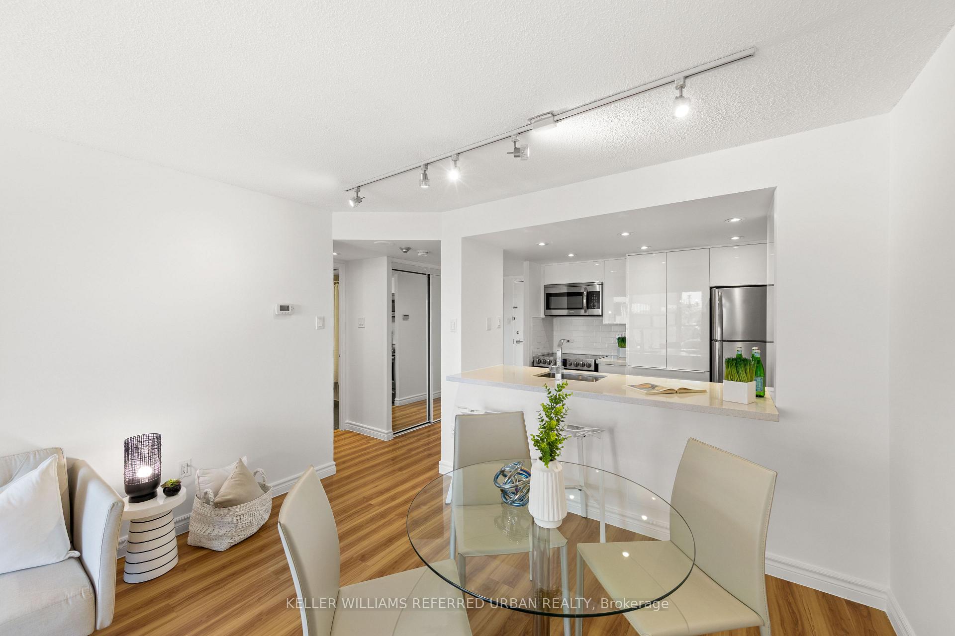 Photo 8 of Unit 1003, 725 King Street W, Toronto, Niagara — HOMEH