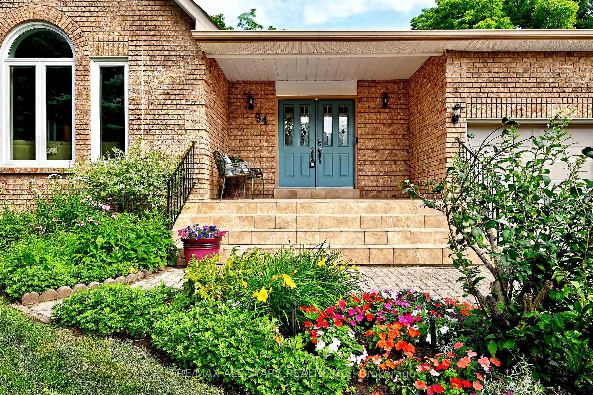 Photo 3 of 34 Captain Armstrong Lane, Markham, Sherwood-Amberglen — HOMEH