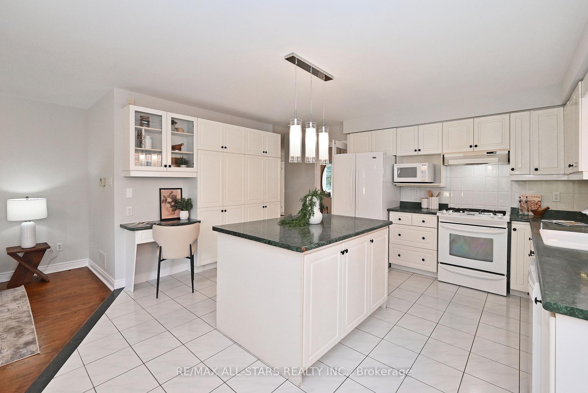 Photo 14 of 34 Captain Armstrong Lane, Markham, Sherwood-Amberglen — HOMEH
